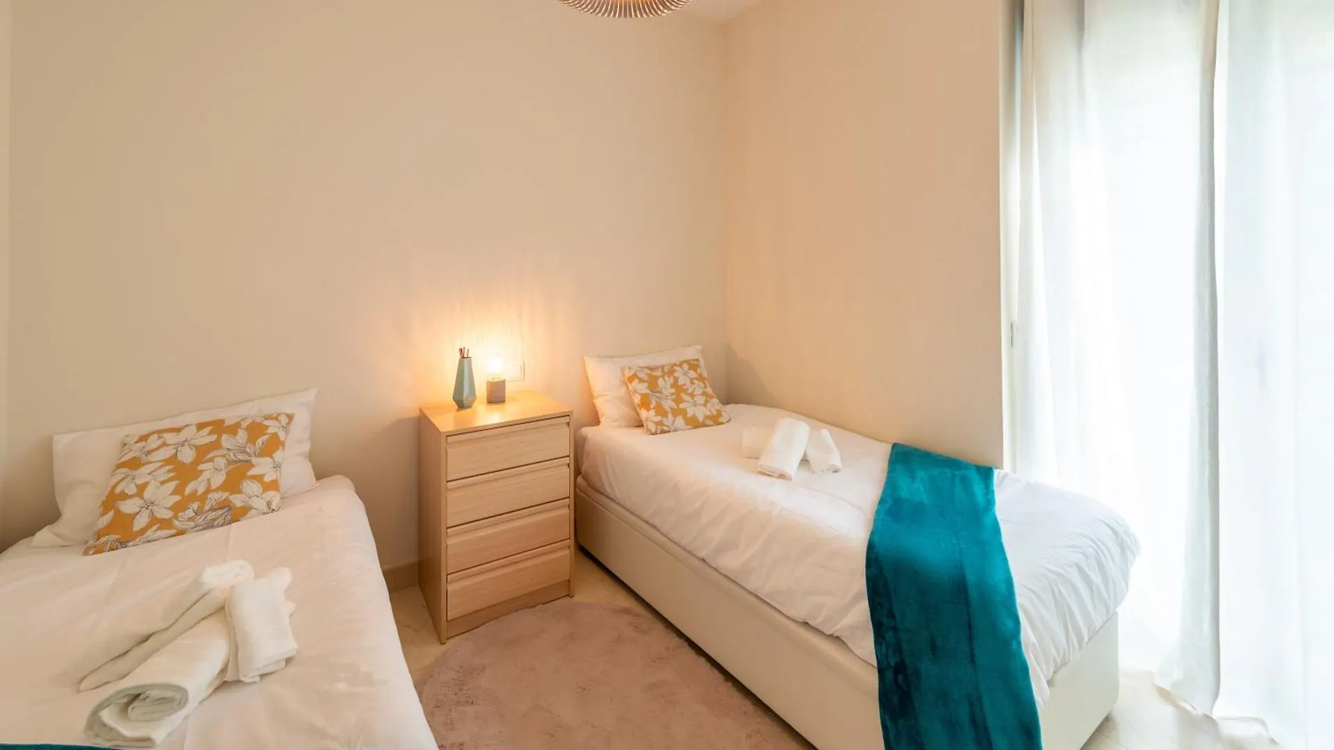 אסטפונה Elegant Getaway Near Villa Padierna Marbella Lux 0*,  ספרד