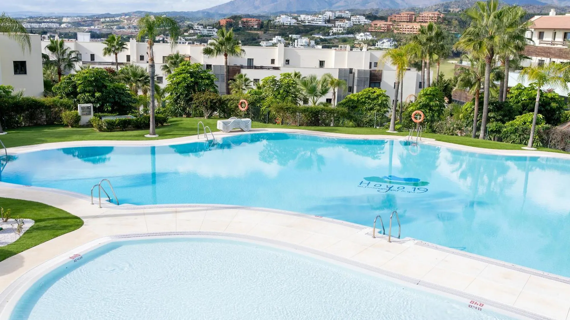 אסטפונה Elegant Getaway Near Villa Padierna Marbella Lux דירה