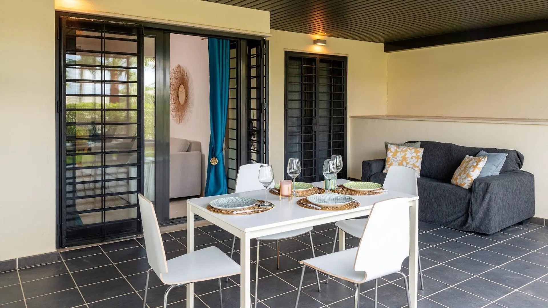 Apartment Elegant Getaway Near Villa Padierna Marbella Lux Estepona Spain
