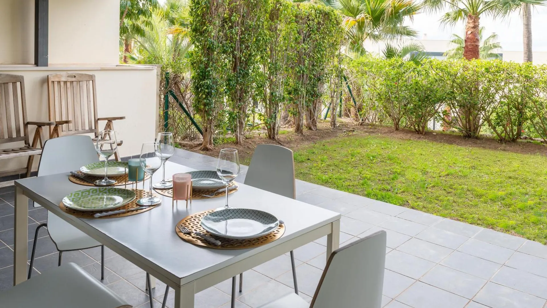 אסטפונה Elegant Getaway Near Villa Padierna Marbella Lux דירה