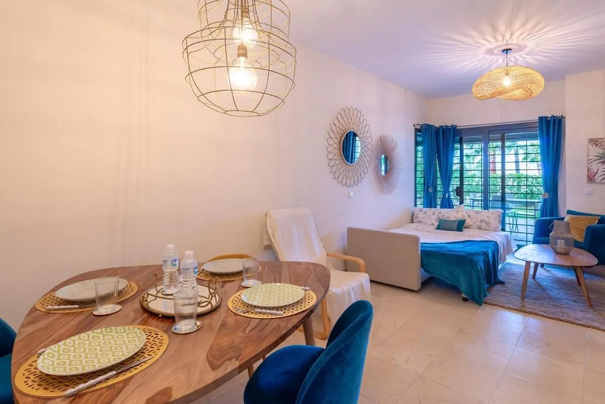 אסטפונה Elegant Getaway Near Villa Padierna Marbella Lux 0*,  ספרד