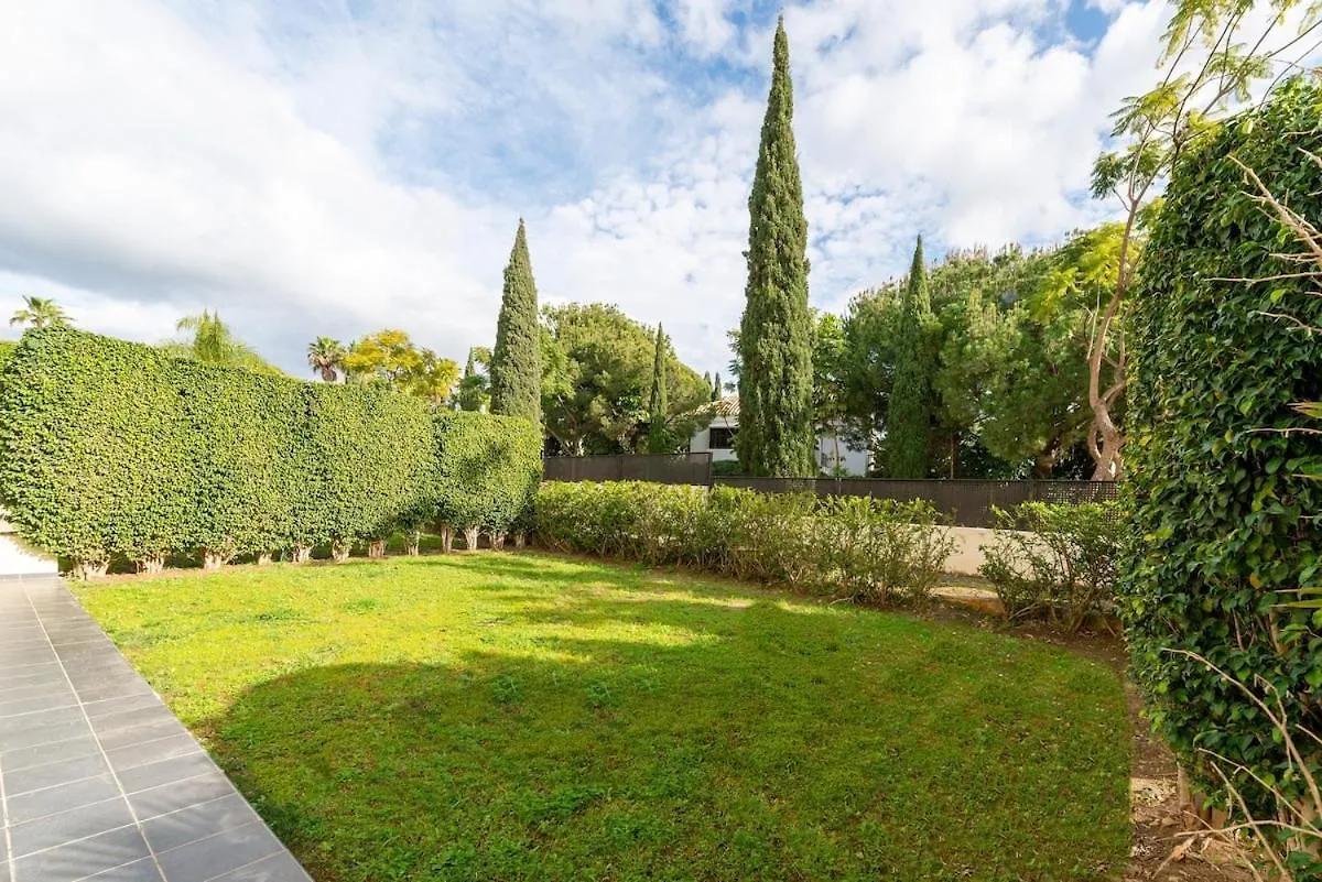 אסטפונה Elegant Getaway Near Villa Padierna Marbella Lux דירה