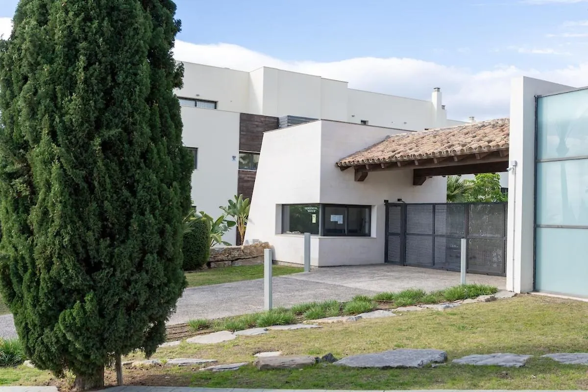 אסטפונה Elegant Getaway Near Villa Padierna Marbella Lux דירה
